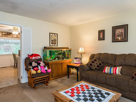 3rd image of 1032 Londonderry Dr