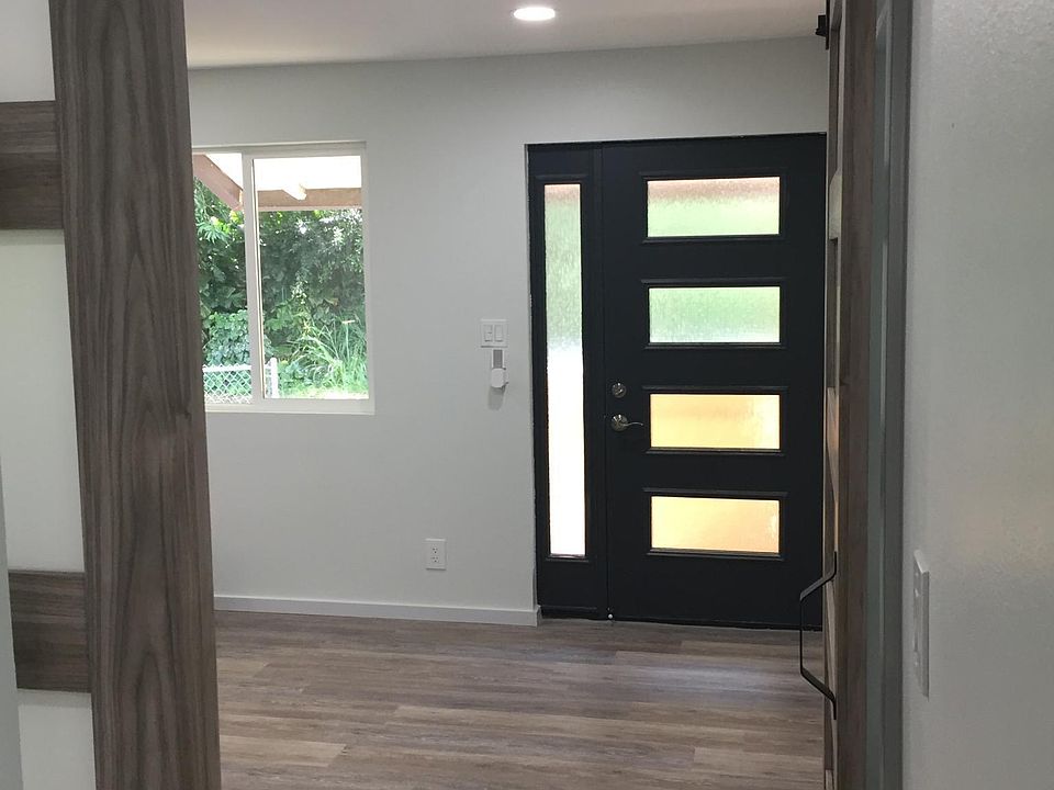 Spacious Updated Convenient Private 2br en-suite duplex