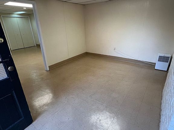 3rd image of 1000 Park Ave #Basement