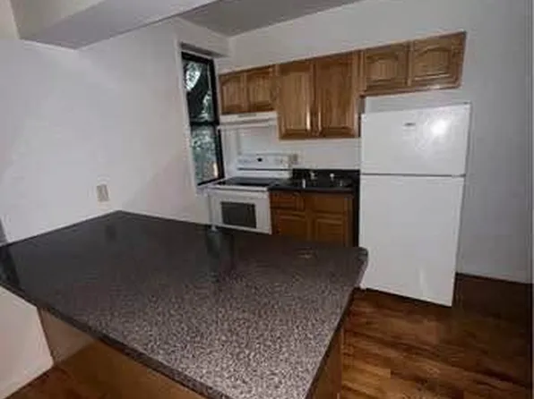 89 Wolfs Ln, Pelham, NY