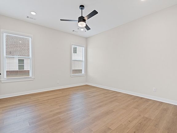 4th image of 310 Oak Haven Cir