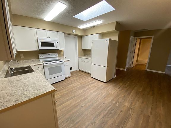 2nd image of 52 Buck Cir