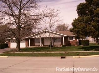 714 E Illinois St, Assumption, IL 62510