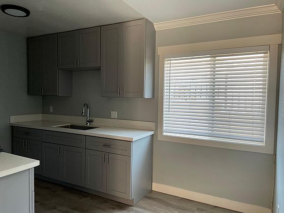 5th image of 424 Emerald Ave APT B