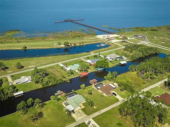 3rd image of 6589 Banyan Dr