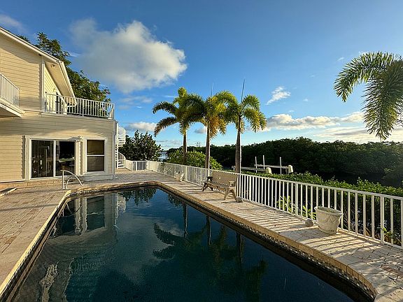 5th image of 5228 Siesta Cove Dr