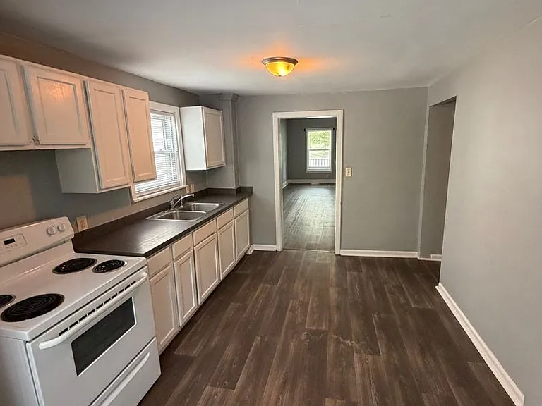 419 N Pennsylvania Ave — Photo 8