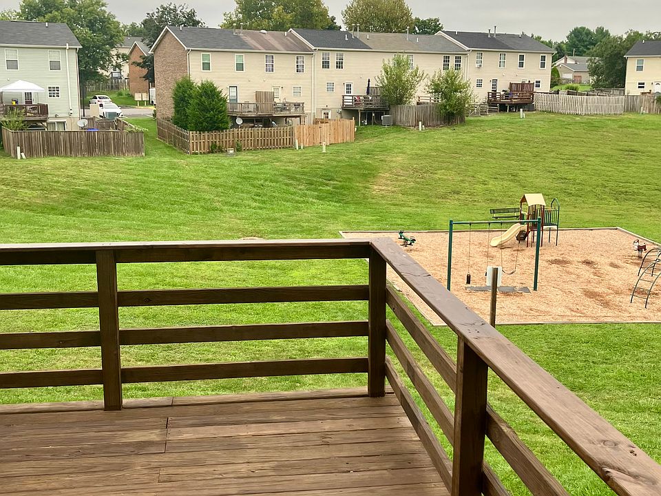 Awesome deck off kitchen! Beautiful views of neighborhood