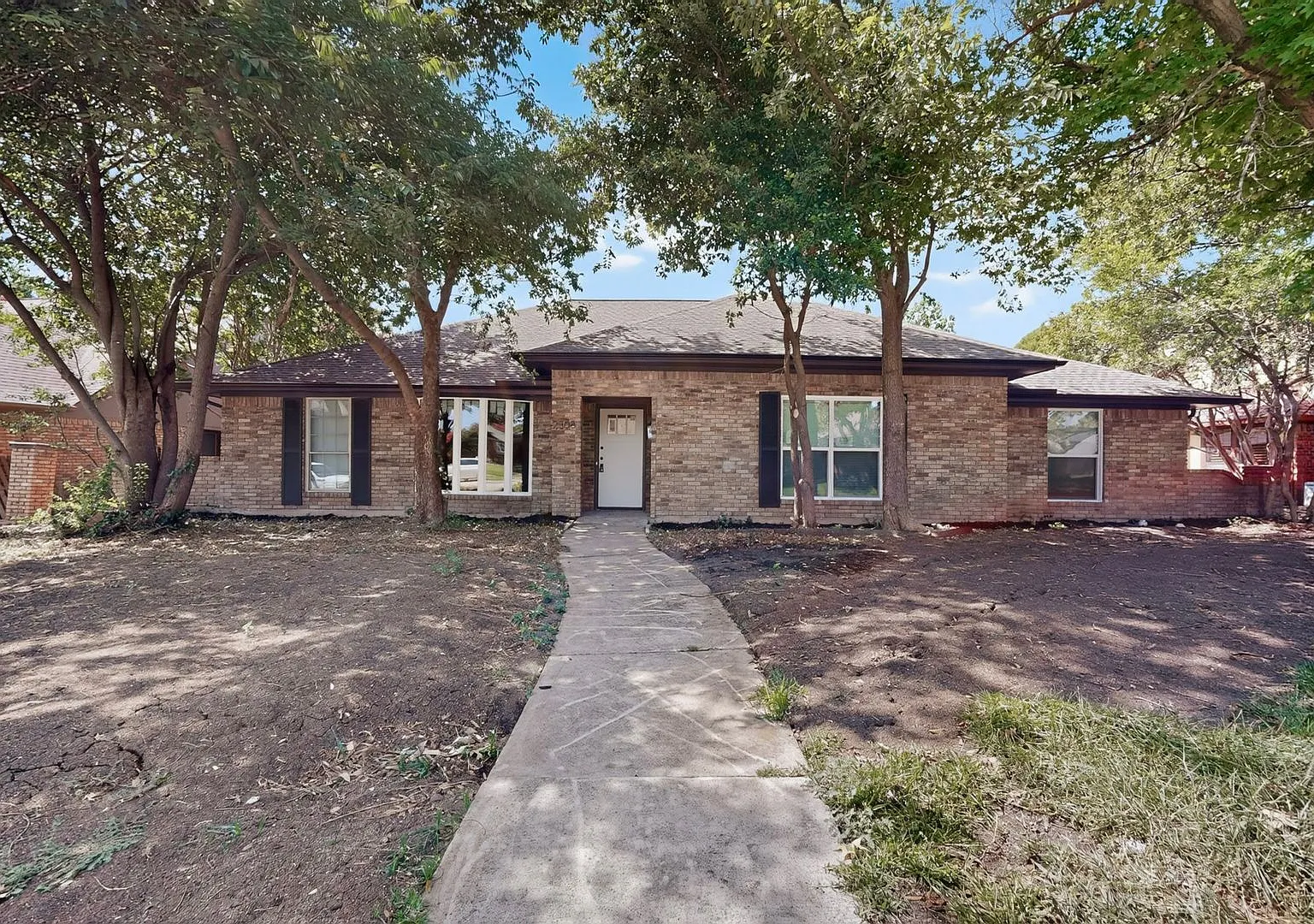 Renovated & Relaxing Home Ready For Entertaining — Photo 1