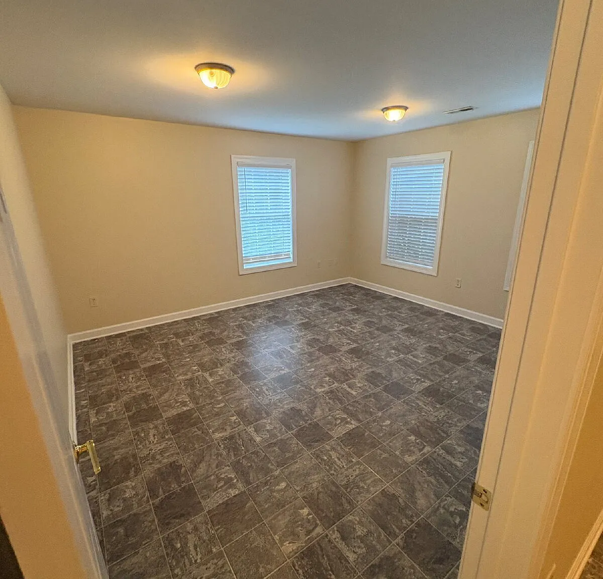 "Spacious 4-Bedroom Retreat with 3.5 Baths in Charming Woodstock, VA!" — Photo 3