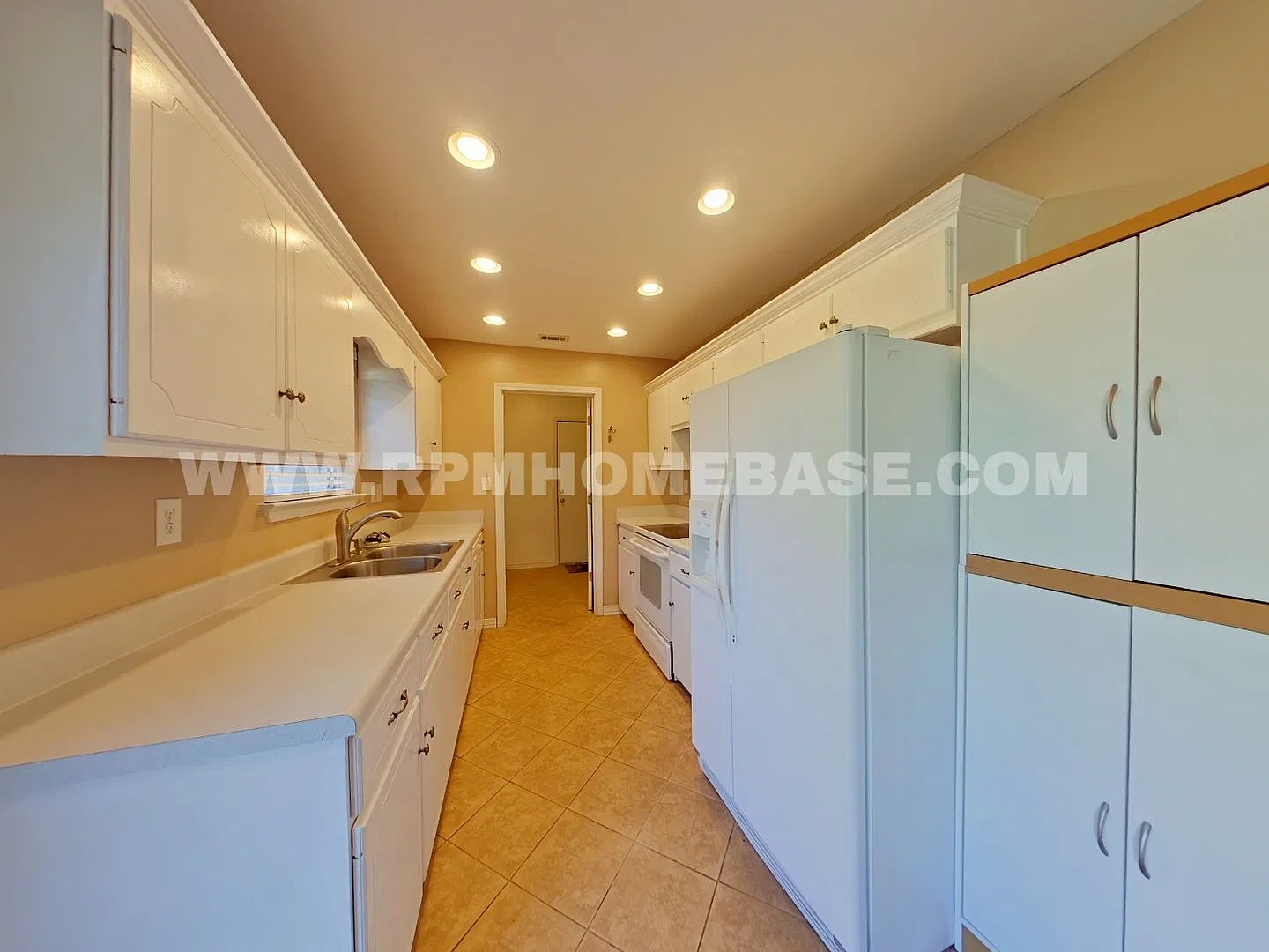 Cozy 3-Bedroom Home on a Large Corner Lot in North Crestview — Photo 3