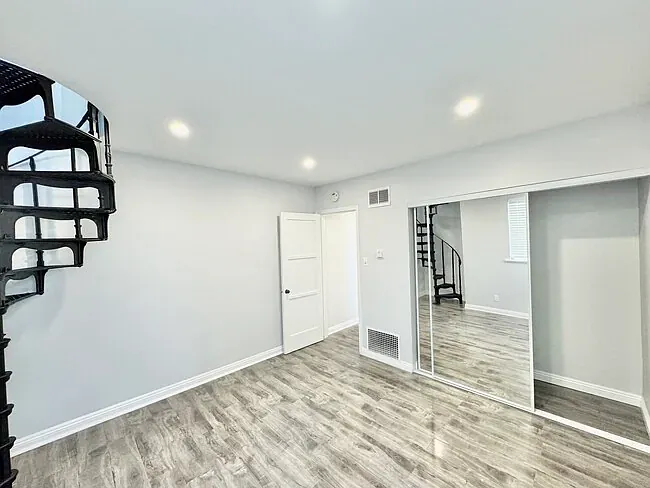 Oakhurst Apartments — Photo 28