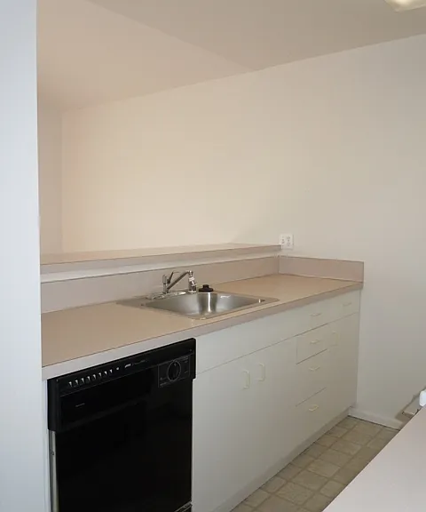 CL1210 — Photo 4