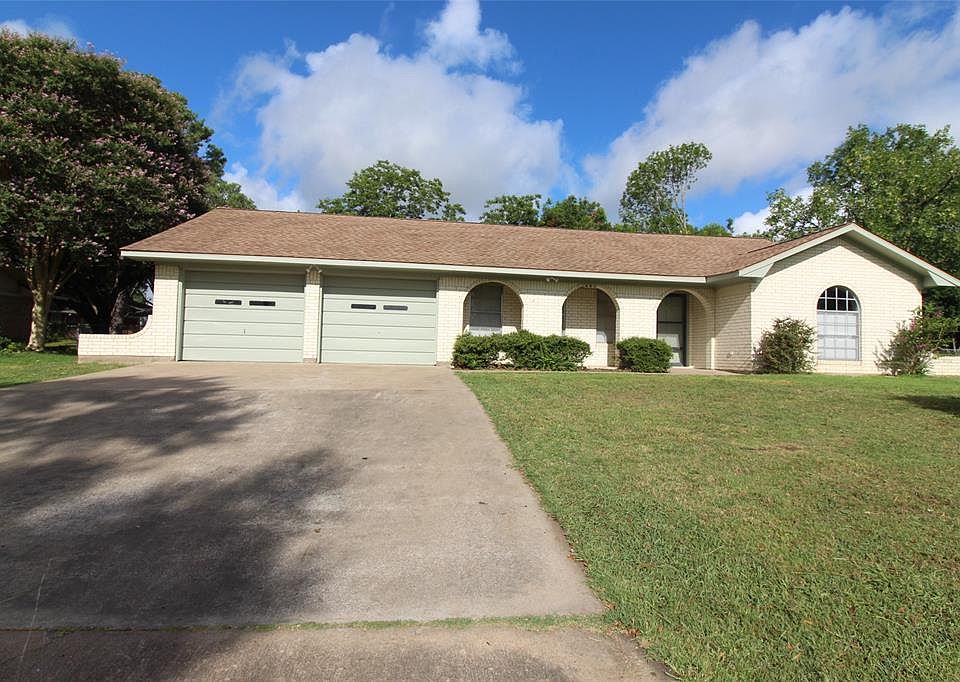 605 Clearspring Dr, Brenham, TX 77833 MLS 28425060 Zillow