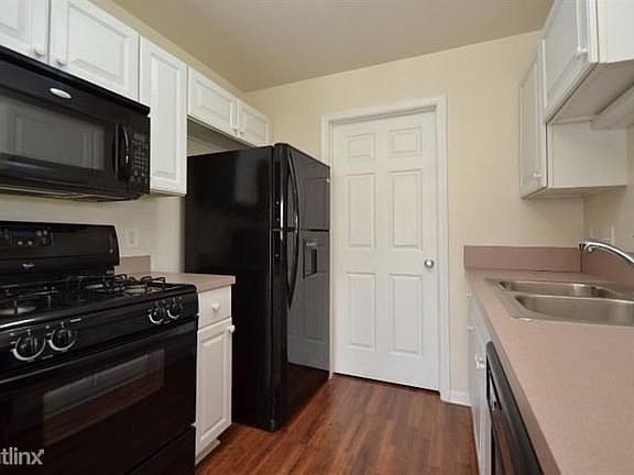 4th image of 1328 Addington Ln #1