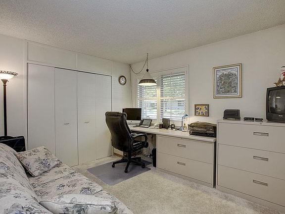 5th image of 1104 Vanessa Dr