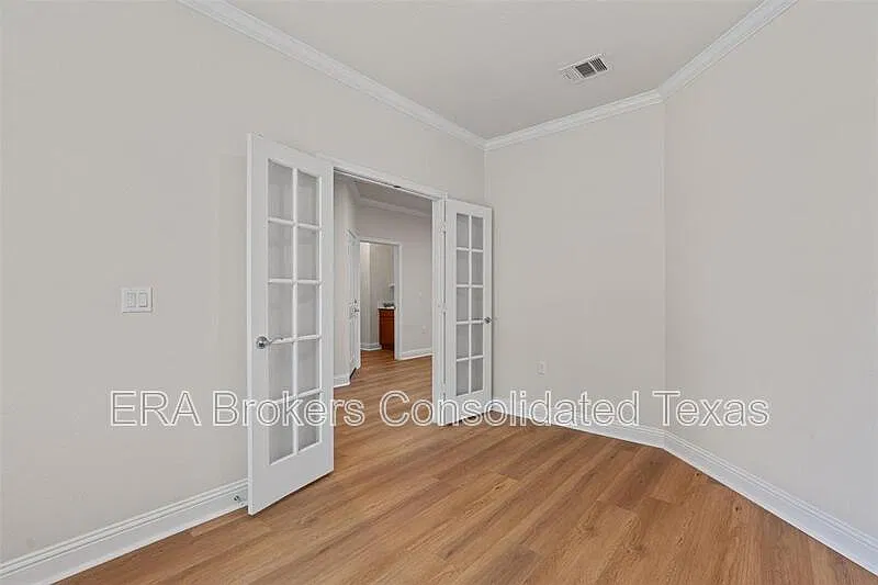 4 bed, 2.5 bath, 2853 sqft, $3,100 — Photo 4