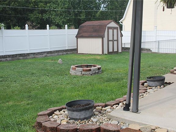 5th image of 4870 Rainier Dr