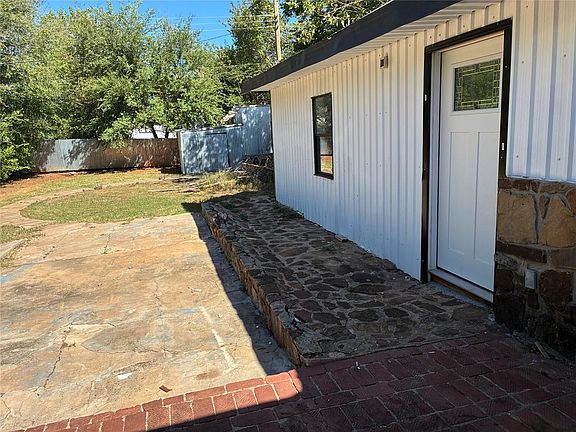 4th image of 3837 SW 39th St