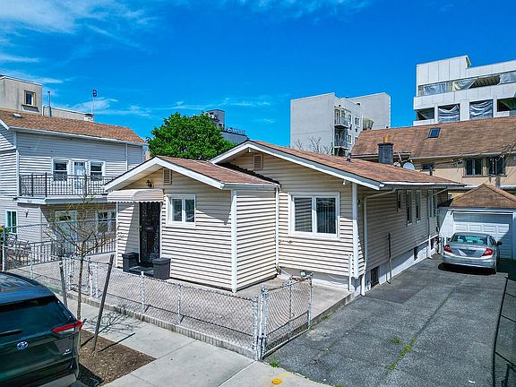 2nd image of 2939 Brighton 3 St Unit 1