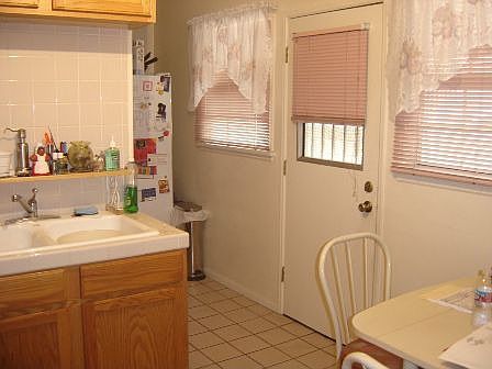 5th image of 714 W Rosecrans Ave