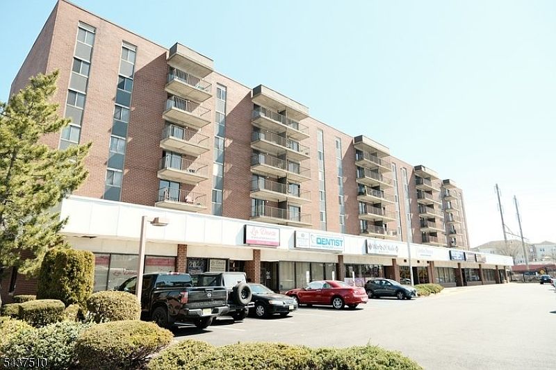 1st image of 10 N Wood Ave #519