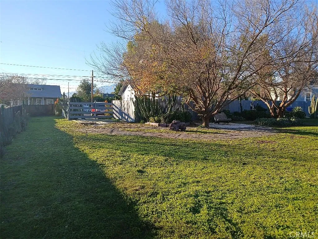 Studio, 100 sqft, $350 — Photo 3