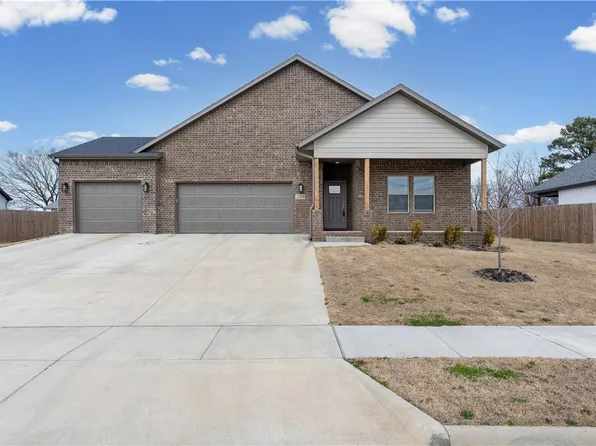 2208 Riggins Ave, Pea Ridge, AR 72751