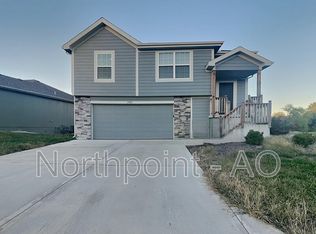 21721 North Rdg, Peculiar, MO 64078