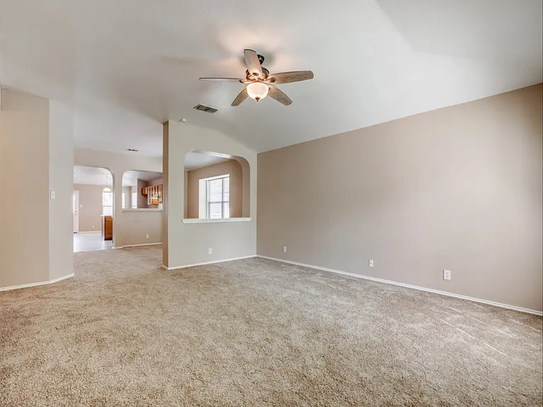611 Granite Clf — Photo 4