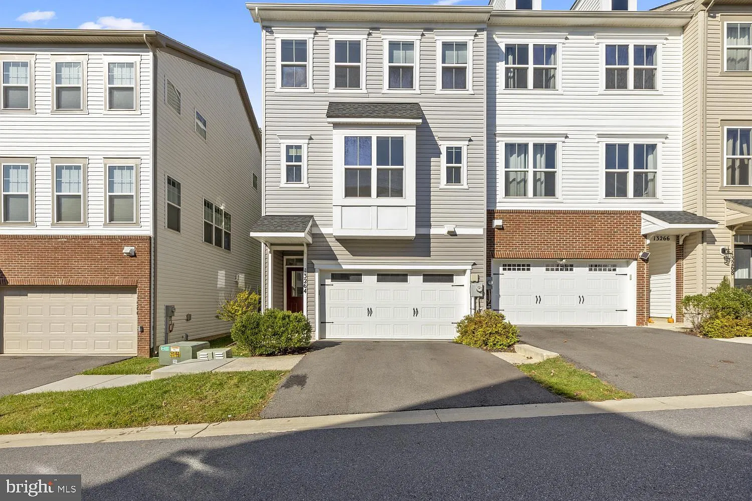 3 bed, 3.5 bath, 2280 sqft, $3,300 — Photo 1