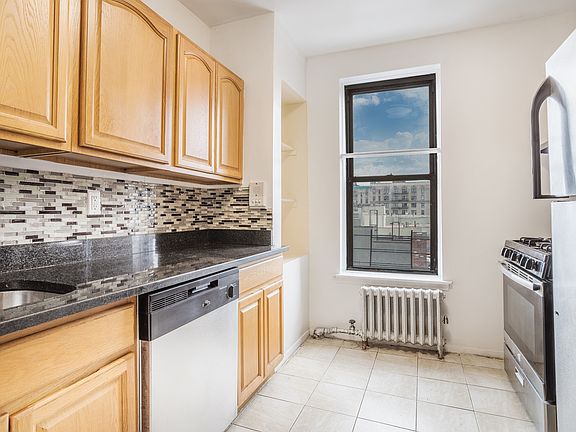 3rd image of 518 W 161st St #23