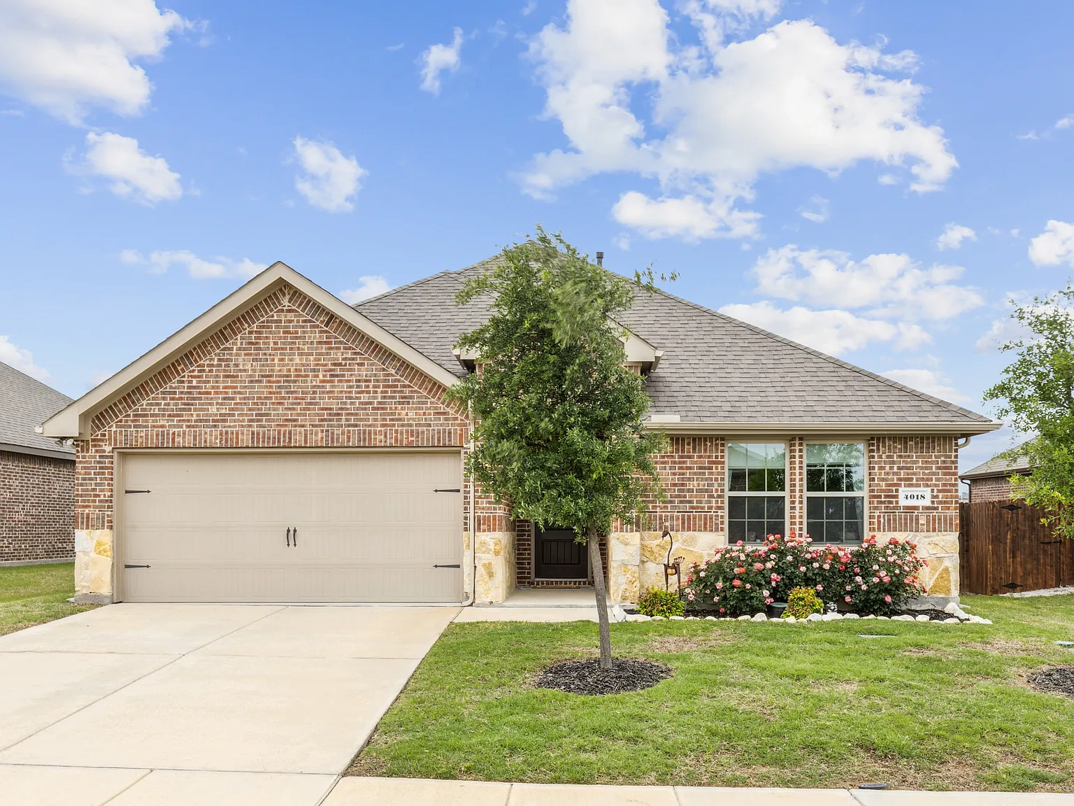 4 bed, 2042 sqft, $2,400 — Photo 2