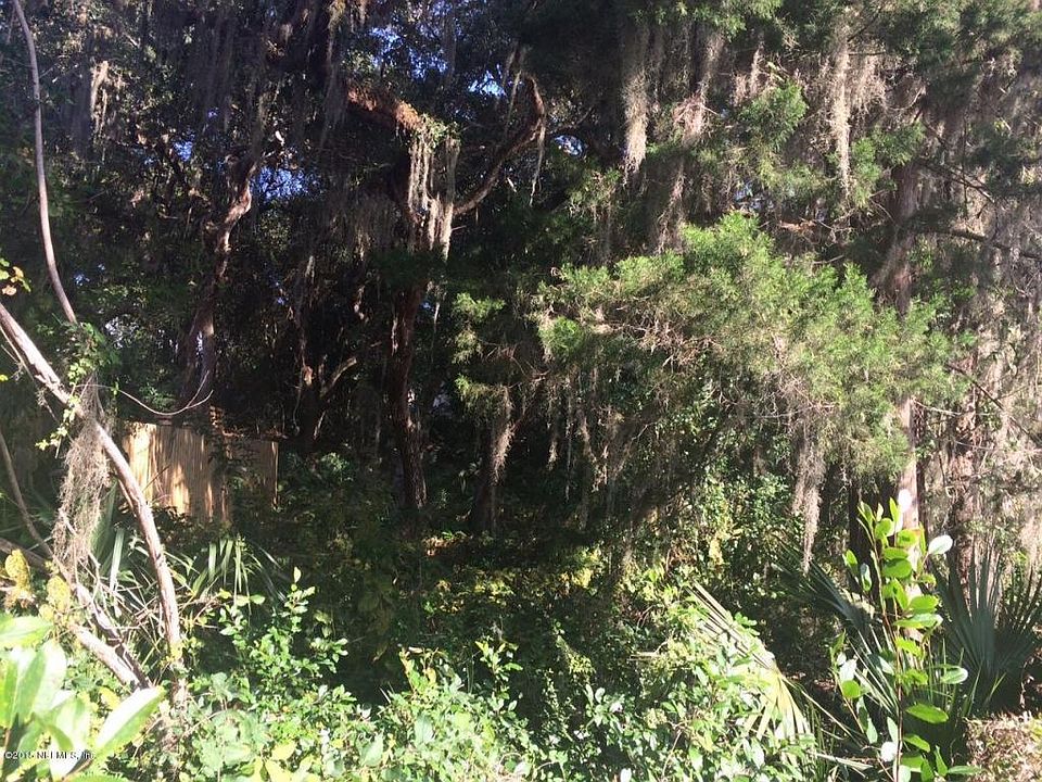 2nd image of 121 Kings Quarry Ln
