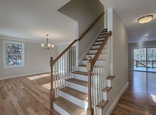 33 Chapman St, Dunstable, MA 01827