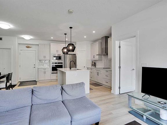 4th image of 25 SW Walgrove Walk SE #111