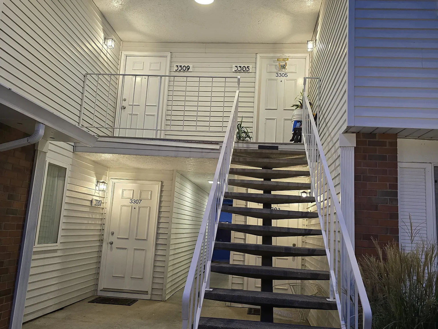 3361 River Rd N — Photo 2