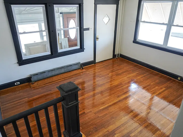 427 Custer Ave — Photo 3