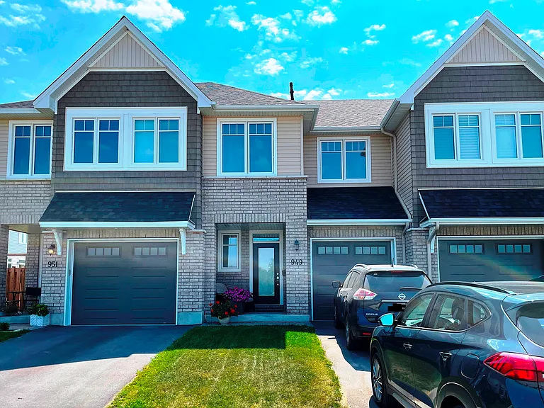 949 Stonewalk Dr — Photo 1