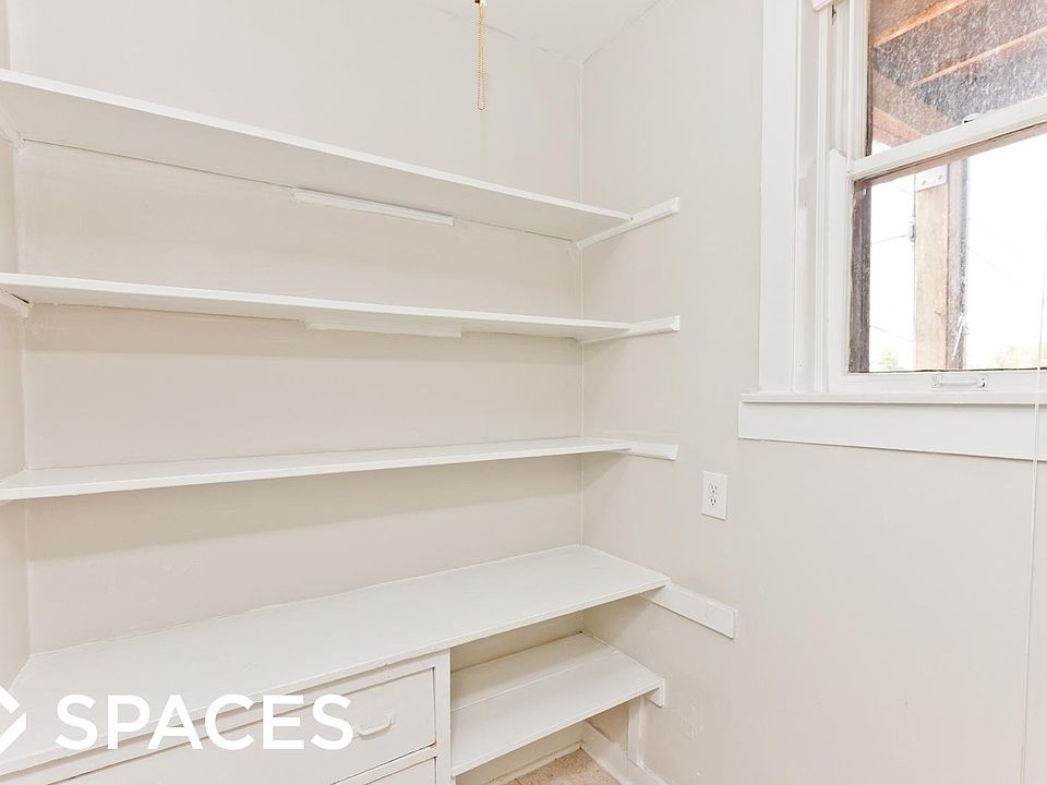 1st image of 1120 W Oakdale Ave #2B