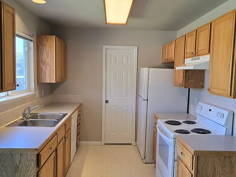 3315 Saratoga St #C — Photo 5