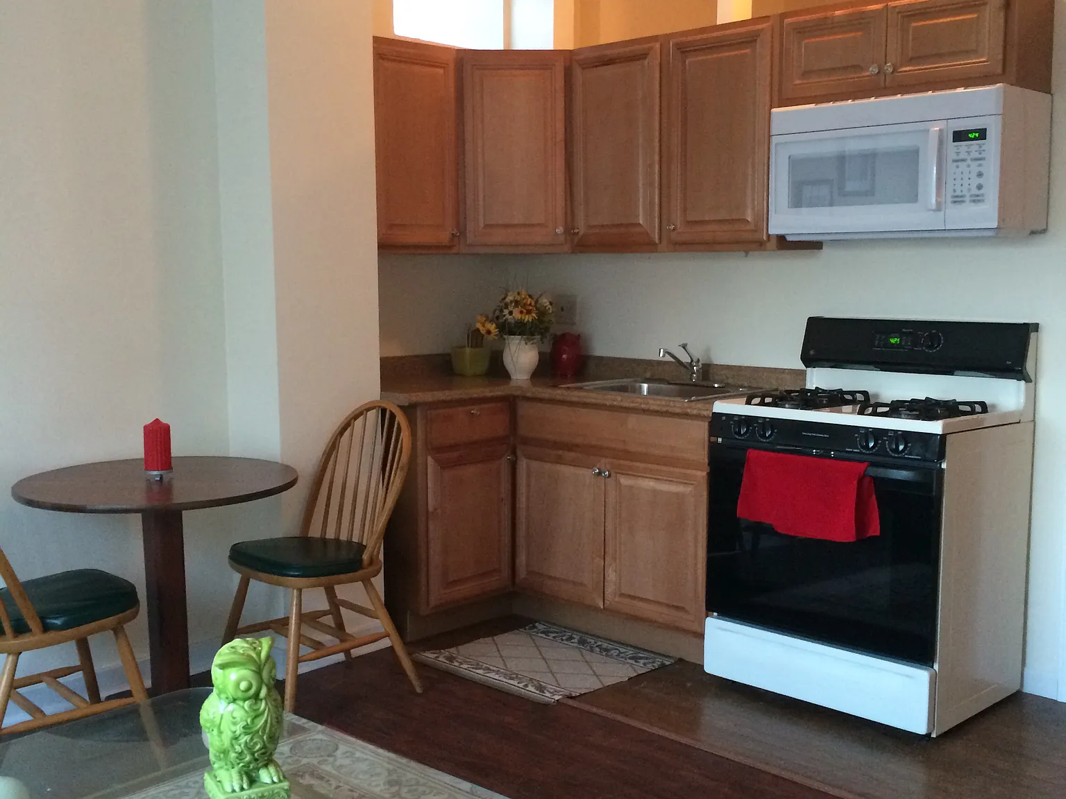 Studio, 600 sqft, $850 — Photo 2