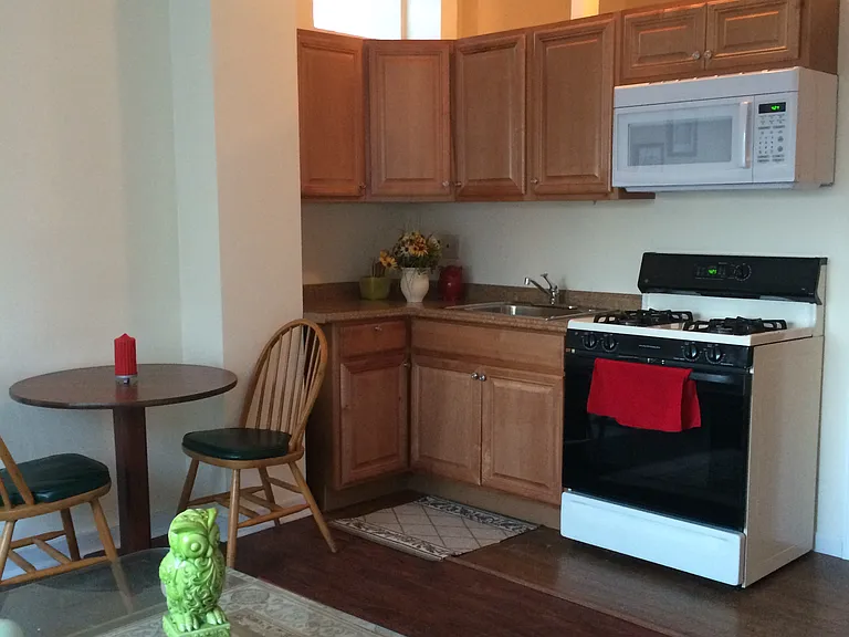 210 E End Ave #1A — Photo 2