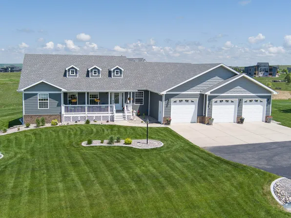 3130 Link Dr, Bismarck, ND 58503