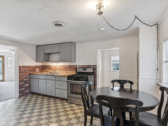 4th image of 215 Viehl Ave