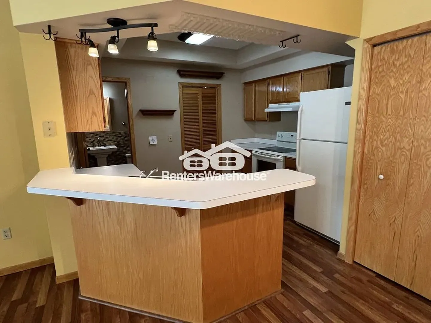 Available October 14th 2 Bedroom 1.5 Bath Townhouse in Eagan — Photo 4