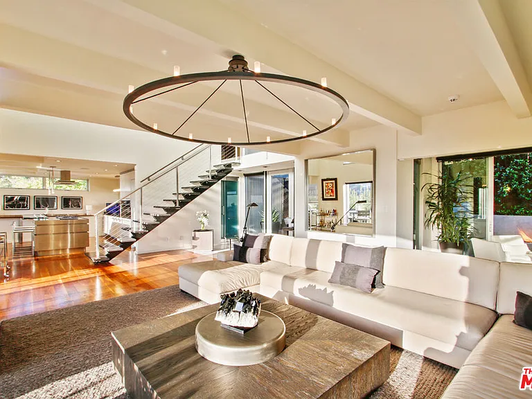 9416 Beverly Crest Dr — Photo 12