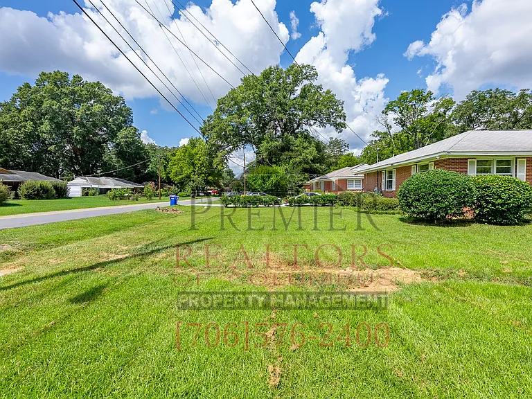 1819 Rosemary Ln — Photo 9
