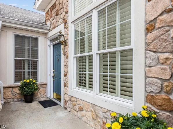11 Quarry Dr BLDG 11 #11, Woodland Park, NJ 07424