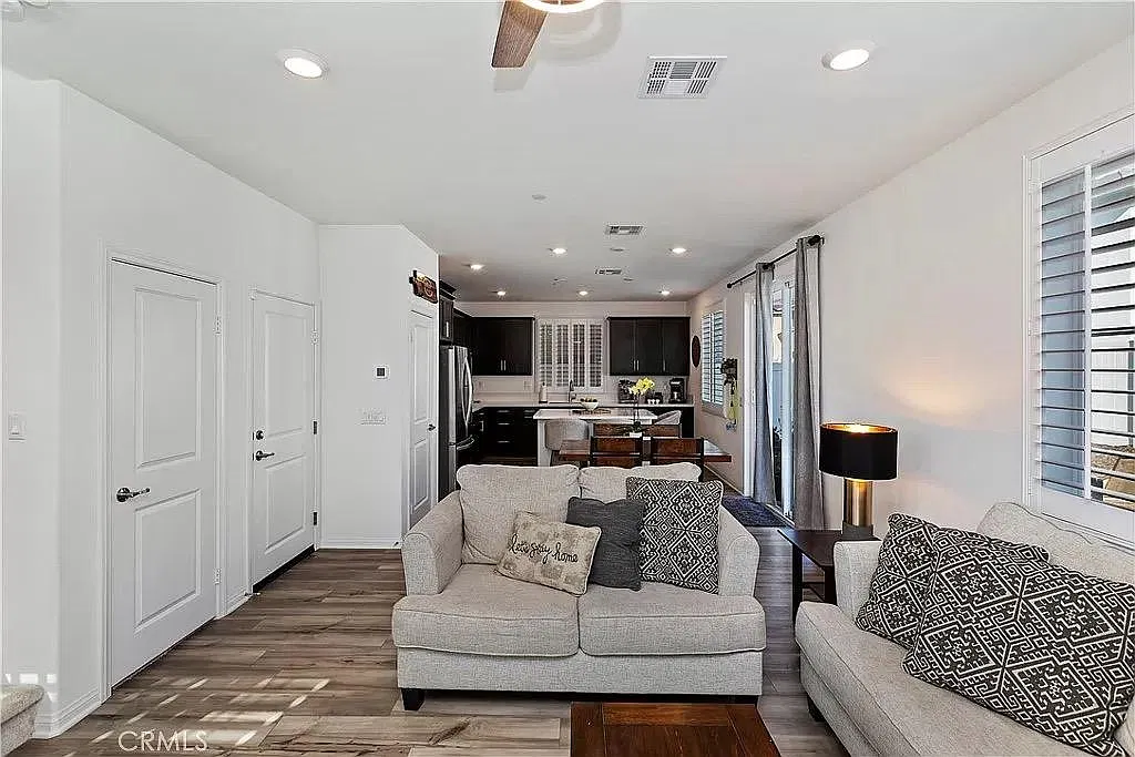 4 bed, 1864 sqft, $3,650 — Photo 4